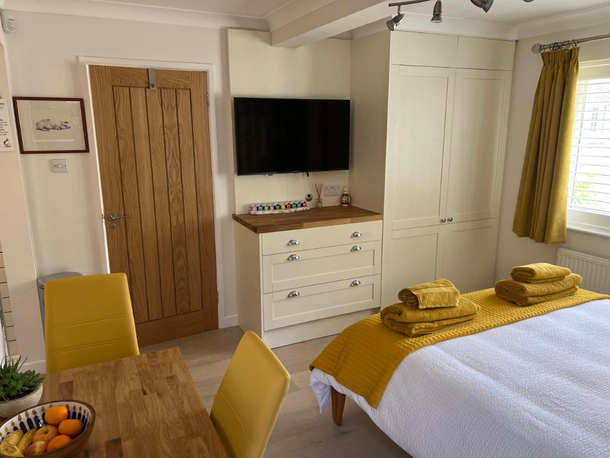 No 64 Bed And Breakfast Lymington Esterno foto